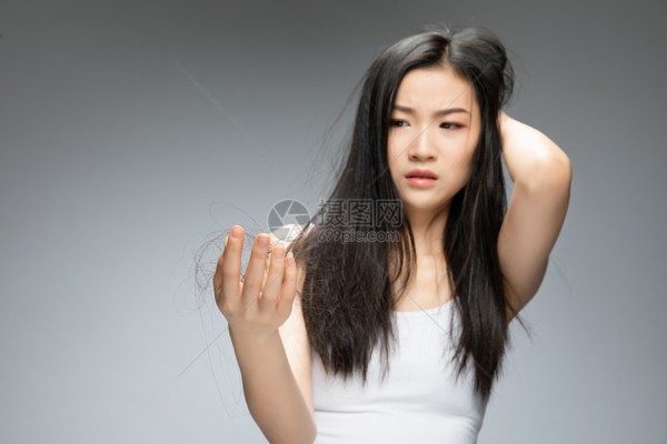 武汉警方出击，严打桑拿会所涉黄违法行为